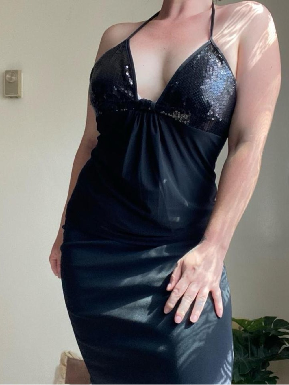 Vintage Y2K slinky black low cut halter top w/sequins - Picture 6 of 8
